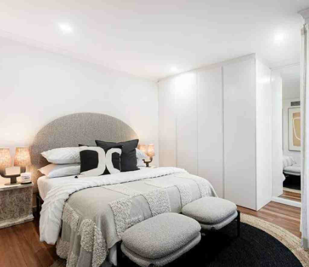 Docklands Beautifully furnished loftstyle apartment