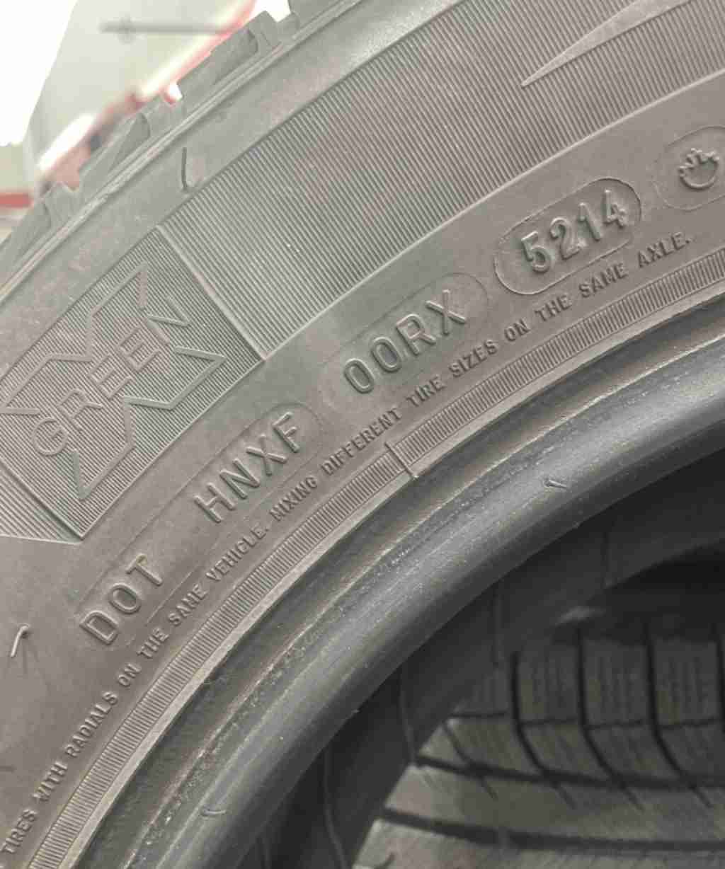 墨尔本 交易 其他物品 米其林雪胎-235/60R18