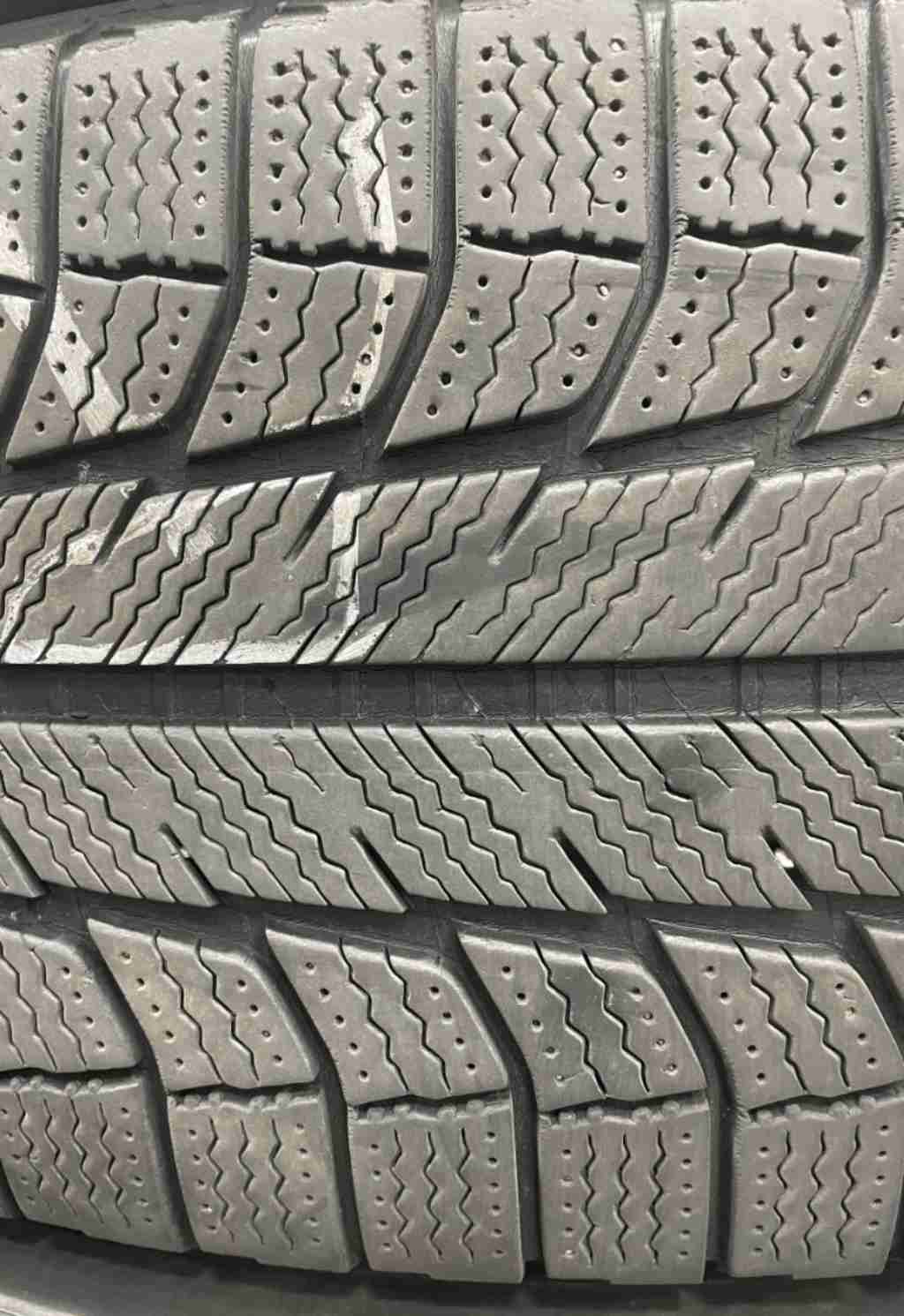 墨尔本 交易 其他物品 米其林雪胎-235/60R18